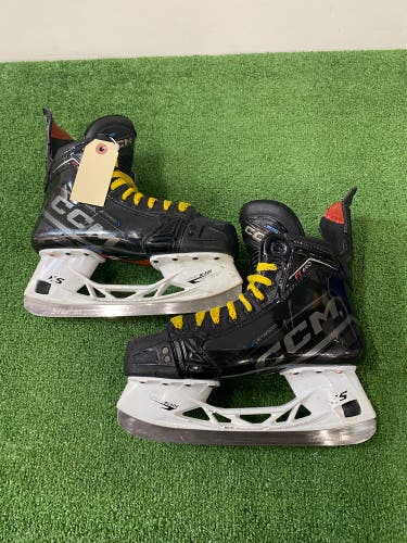 Intermediate CCM JetSpeed FT690 Hockey Skates | Size 5.5