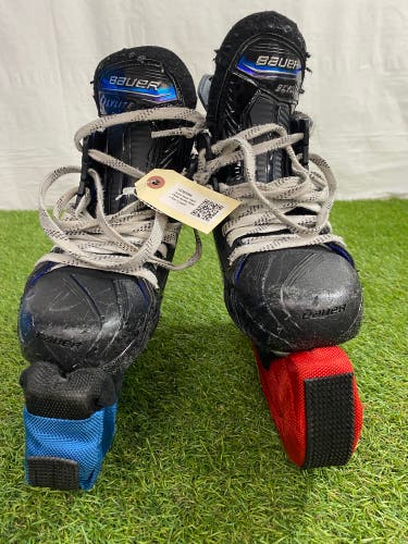 Junior Bauer Vapor Flylite Hockey Skates Size 3 (Used)