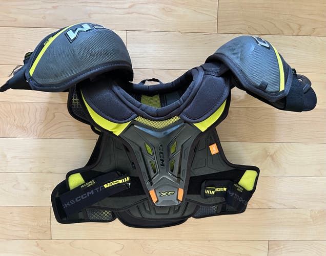 Small Senior CCM Tacks Shoulder Pads (Used)