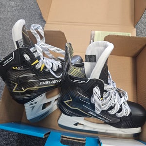 Bauer Supreme M40 Hockey Skates Regular Width Size 1.5 (New)