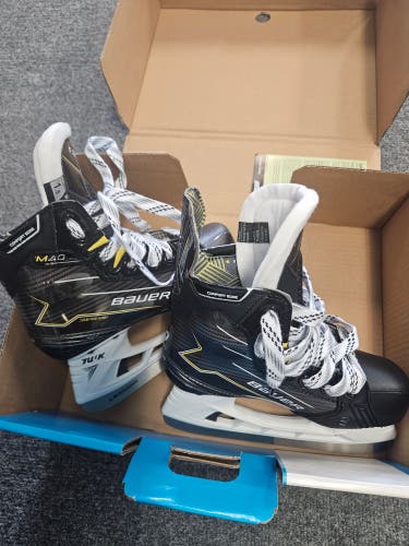 Bauer Supreme M40 Hockey Skates Regular Width Size 1.5 (New)