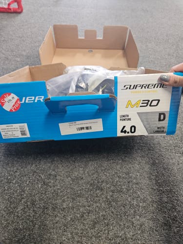 Bauer Supreme M30 Hockey Skates Regular Width Size 4 (New)