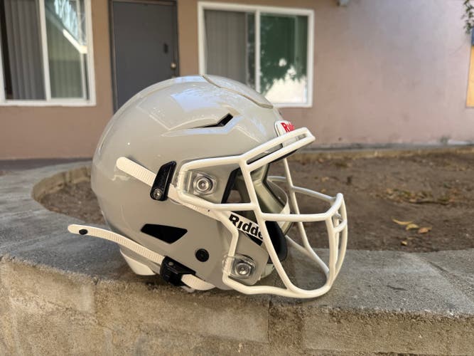 Gray Adult Medium Riddell SpeedFlex Helmet (New)