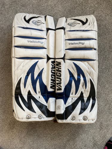 28" Vaughn Velocity 7207 Goalie Leg Pads (Used)