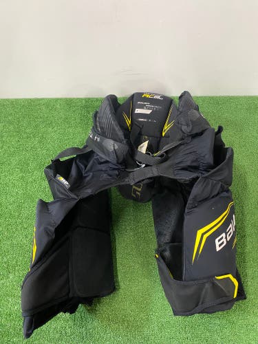 Medium Senior Bauer Supreme Ultrasonic Shoulder Pads (Used)