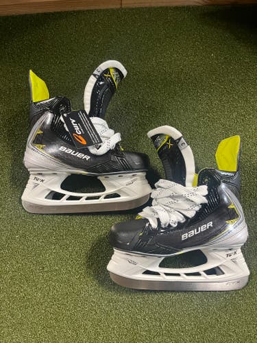 2025 Bauer S25 Vapor Shift Pro (SMU) Hockey Skates Regular Width Size 3 (New)