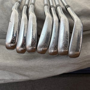 Srixon Z585 Right Handed Iron Set Stiff Flex (Used)