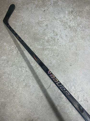 77 Flex P92 Senior Bauer Flylite Right Hand Hockey Stick Pro Stock (Used)