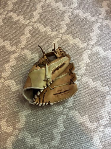 Easton RH Baseball Glove 11.5" (Used)