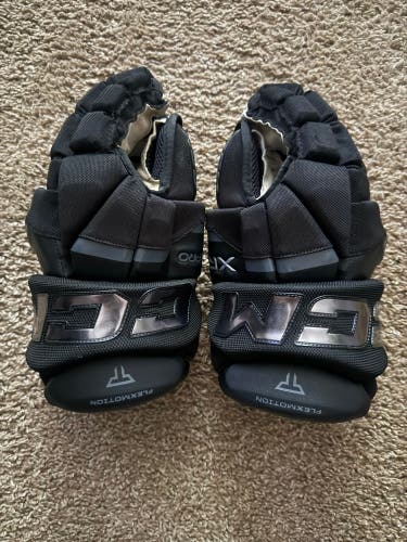 CCM Tacks XR Pro Gloves 14" (Used)