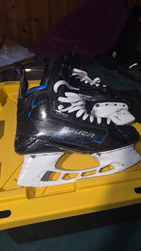 Black/Navy Bauer Supreme Mach Hockey Skates Wide Width Pro Stock 8 (Used)