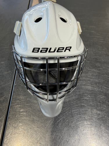 Junior Medium Bauer 930 Goalie Mask (Used)