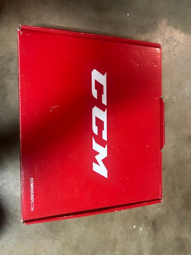 Black/Gray 2015 CCM Ribcor 40K Hockey Skates Regular Width 9 (Used)