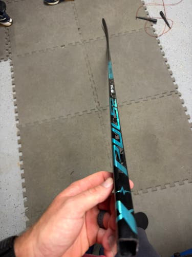 Senior Bauer Pulse Right Handed Hockey Stick P92 77 Flex (Used)