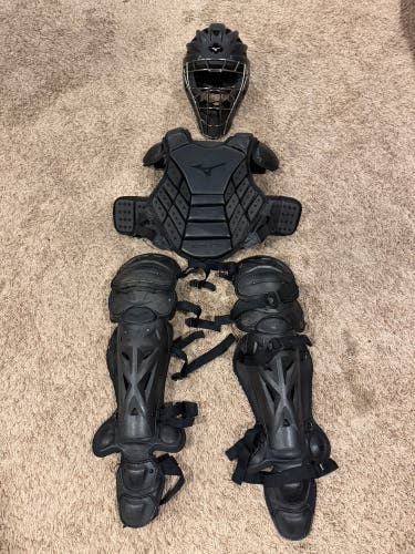 Black Mizuno Samurai Catcher's Set (Used)