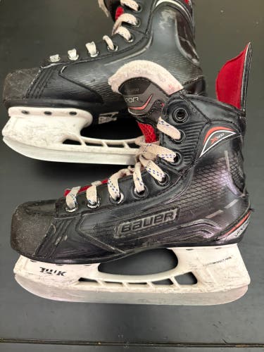 2017 Bauer Vapor X500 Hockey Skates Regular Width 13.5 (Used)