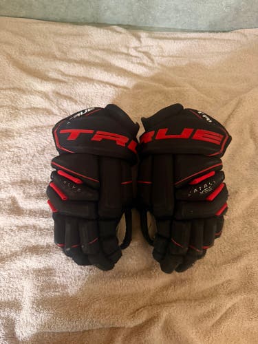 True Catalyst XSE Gloves 10" (Used)