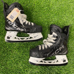 Junior CCM Tacks XF Pro Hockey Skates Size 2 (Used)