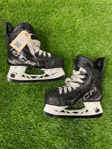 Junior CCM Tacks XF Pro Hockey Skates Size 2 (Used)