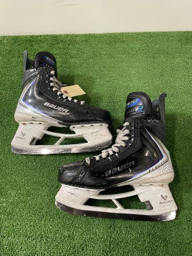 Intermediate Bauer Vapor Flylite Hockey Skates 6 (Used)
