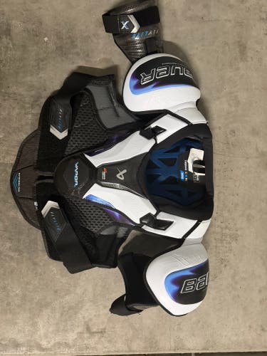 Men's Large Senior Bauer Vapor Flylite Shoulder Pads (Used)