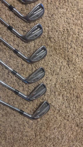 Men's Titleist T100 Right Handed Iron Set Extra Stiff Flex (Used)