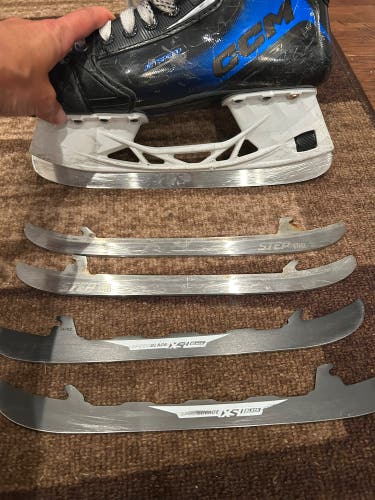 Blue 2023 CCM JetSpeed XTR SE Hockey Skates Regular Width Size 5.5 (Used)