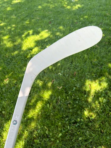 Senior Bauer Proto2 Right Handed Hockey Stick P28 70 Flex (Used)