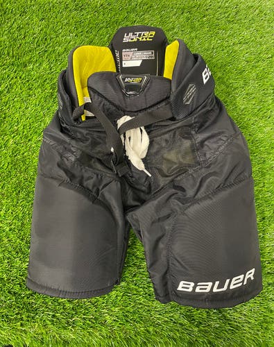 Black Youth Large Bauer Supreme Ultrasonic Hockey Pants (Used)