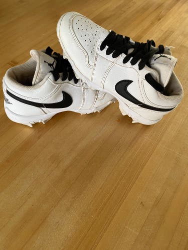 Youth Air Jordan Cleats, 4Y