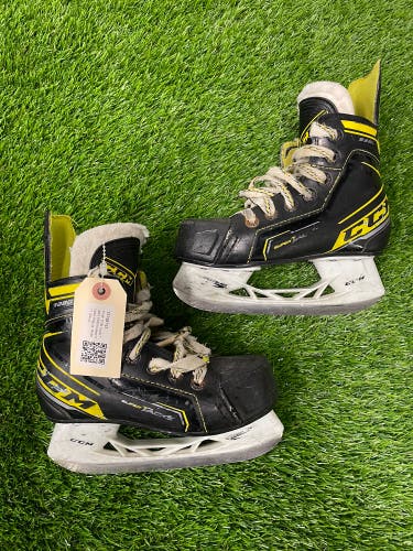 Youth CCM Super Tacks 9380 Hockey Skates Regular Width 12 (Used)