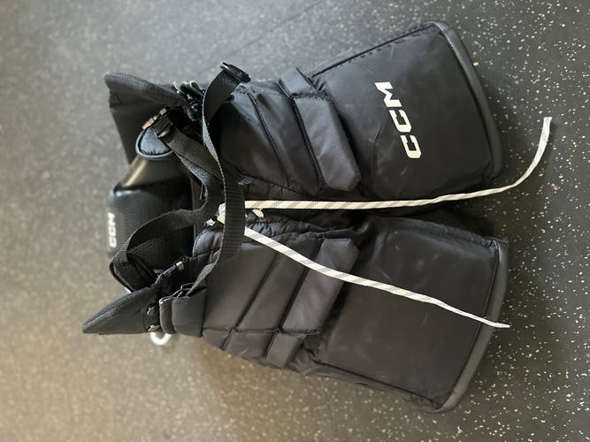 INT Medium CCM F9 Goalie Pants (Used)