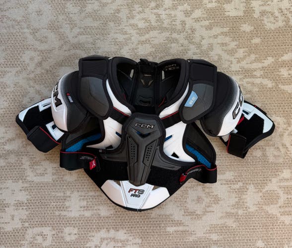 Medium Junior CCM Jetspeed FT8 Pro Shoulder Pads (Used)