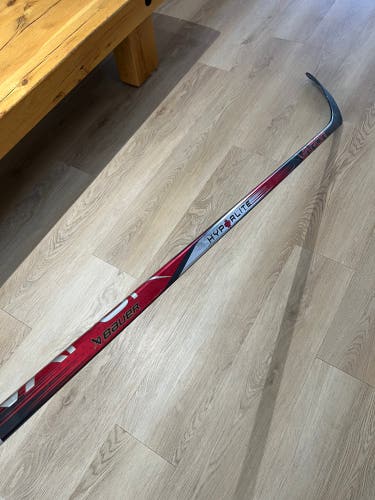 Intermediate Bauer Vapor Hyperlite 2 Right Handed Hockey Stick P28 65 Flex (Used)