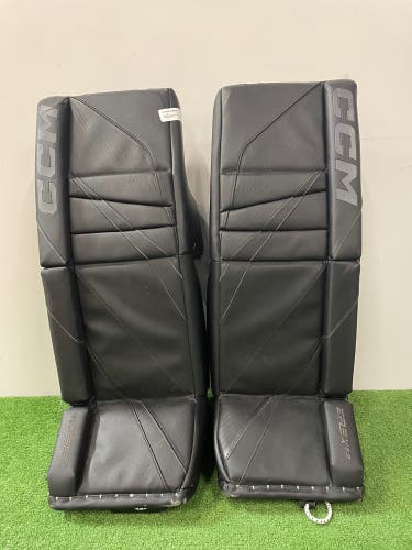 Black 30" Intermediate CCM EFlex 6.9 Goalie Leg Pads (Used)