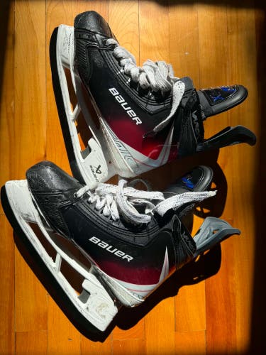 2025 Bauer Vapor Flylite Hockey Skates Wide Width 6.5 (Used)