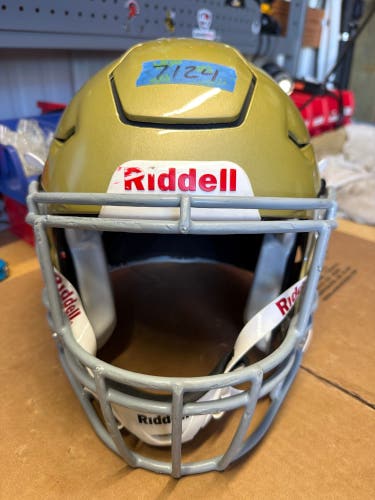 USED RIDDELL FLEX ADULT HELMET - MEDIUM - VEGAS GOLD