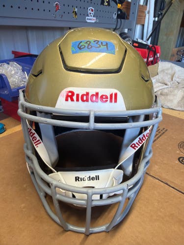 USED RIDDELL FLEX ADULT HELMET - MEDIUM - VEGAS GOLD