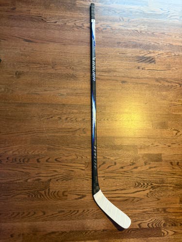 Intermediate Bauer Vapor Flylite Left Hand Hockey Stick P88 65 Flex (Used)
