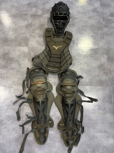 Adult Mizuno Samurai Catcher's Set (Used)