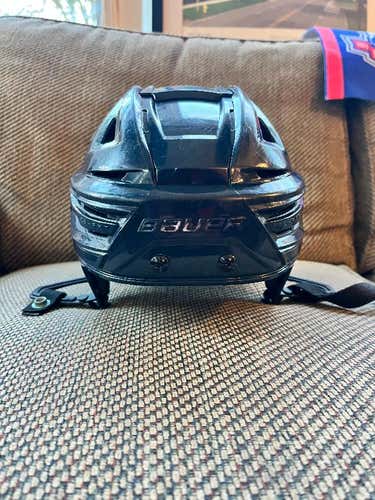 Medium Bauer Re-Akt 150 Helmet (Used)