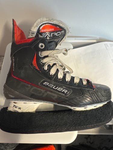 Bauer Vapor X Velocity Hockey Skates 5.5 (Used)