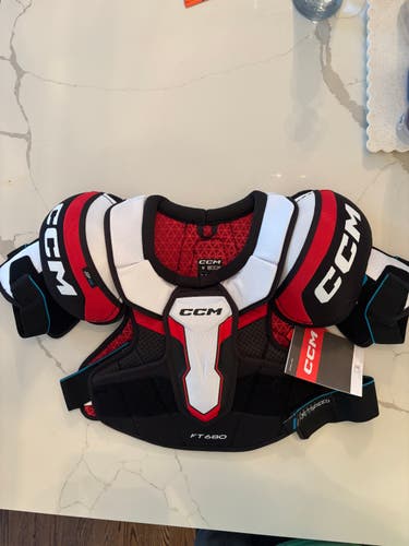 Small Senior CCM JetSpeed FT680 Shoulder Pads (New)