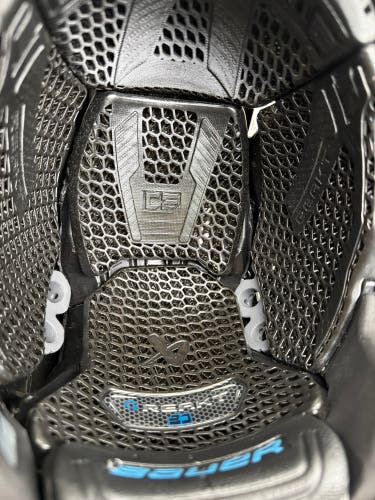 Medium Bauer RE-AKT 3D Helmet (Used)