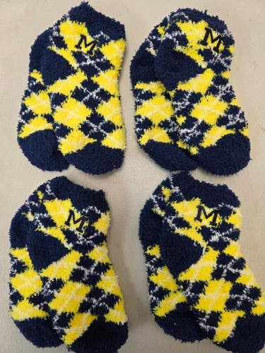 ST13 YOUTH NCAA MICHIGAN WOLVERINES Crew Socks Lot of 4 Pair New