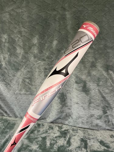 White Mizuno Finch Alloy Bat (-13) 16 oz 29" (Used)