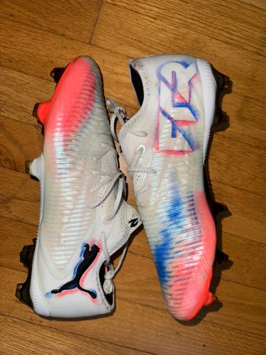 White Men's Size M 8.0 (W 9.0) Puma Future 8 Ultimate Cleats (Used)