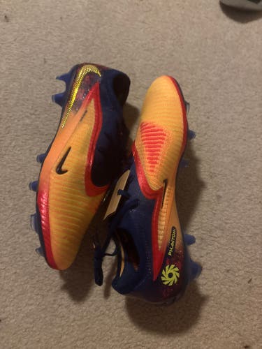 Men's Size M 12.5 (W 13.5) Nike Phantom GX Cleats (New)