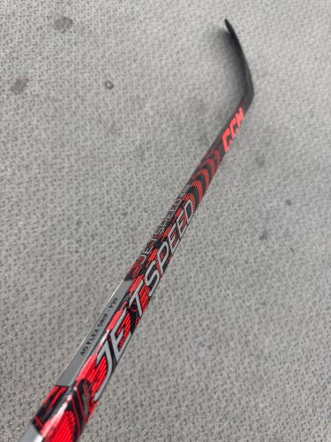 Junior CCM JetSpeed Right Handed Hockey Stick P29 40 Flex (New)