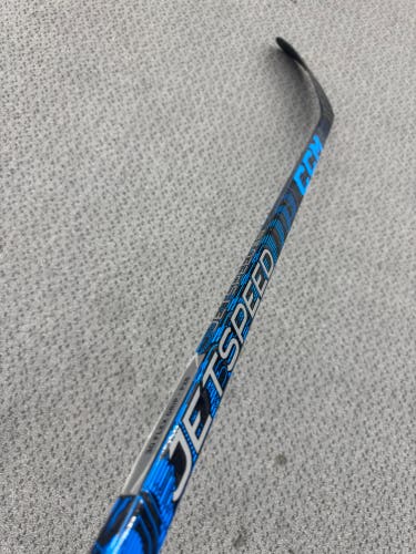 Junior CCM JetSpeed Right Handed Hockey Stick P29 30 Flex (New)